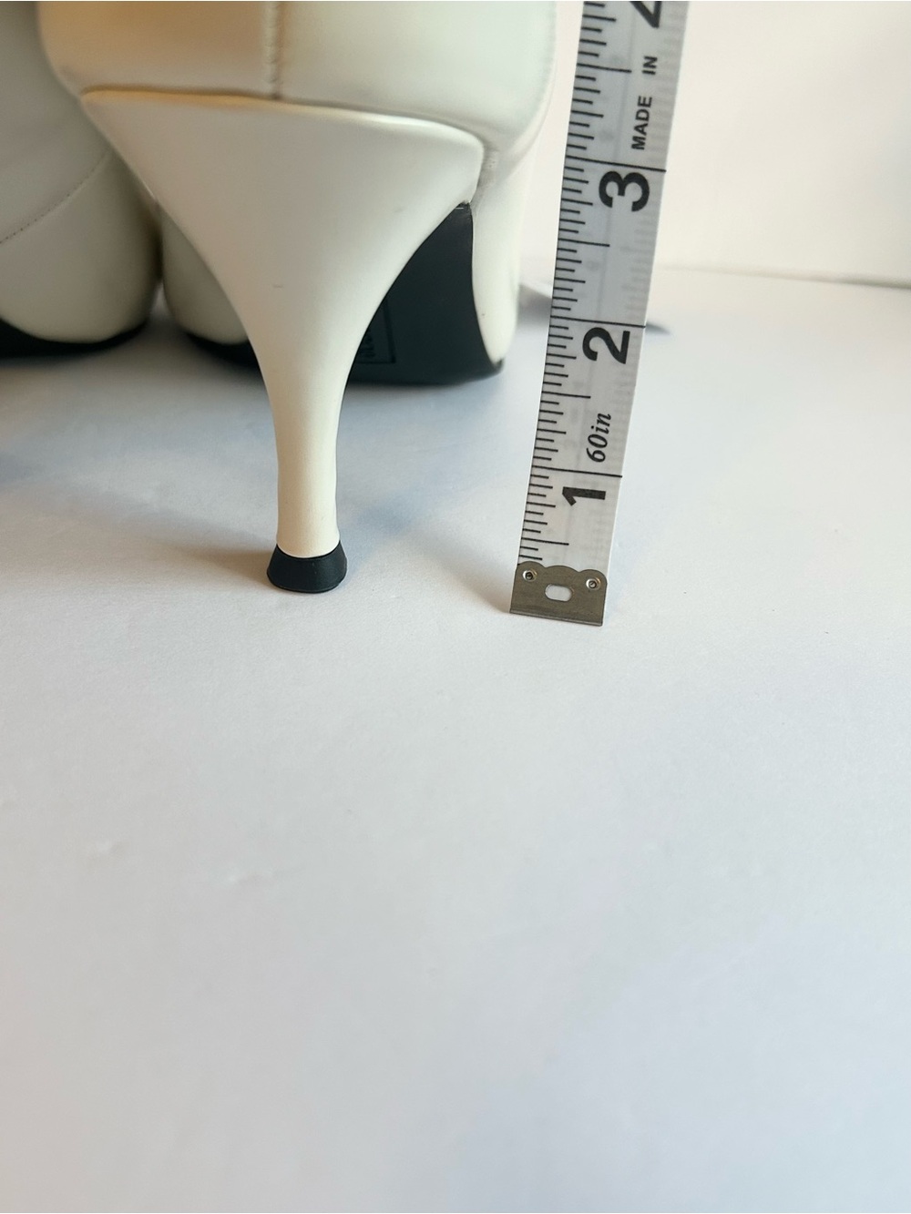 Liz Claiborne Cream Pointed-Toe Pumps with Black Trim and Bow - Picture 7 of 7